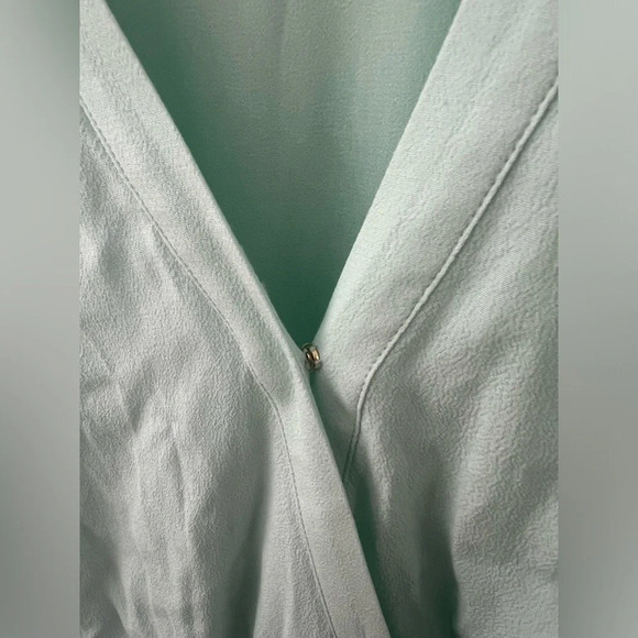 Guess by Marciano flutter sleeve mini dress(Size XS) - Picture 5 of 10